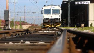 pruga, željeznica, kolodvor, vlak, karlovac