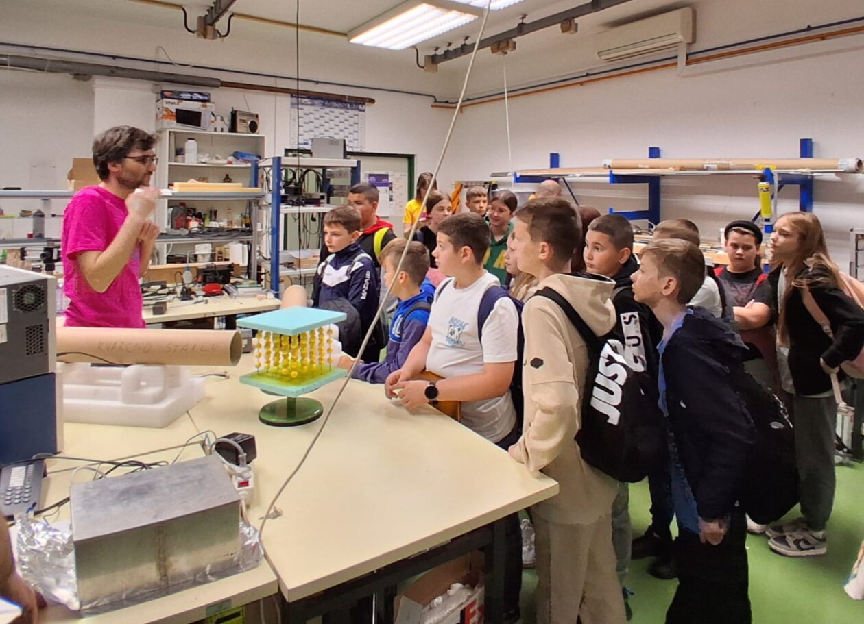 1000071889 1000071889