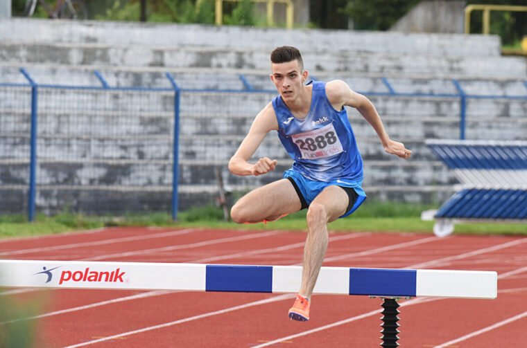 196abda5c8866af92722a79192d2f9ef-1-1052×696