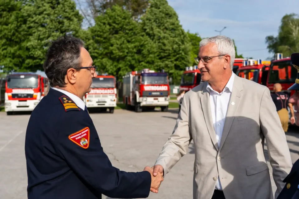20250504 vatrogasci (foto Grad Karlovac) 07 Miroslav Rade i Damir Mandić 20250504 vatrogasci (foto Grad Karlovac) 07 Miroslav Rade i Damir Mandić