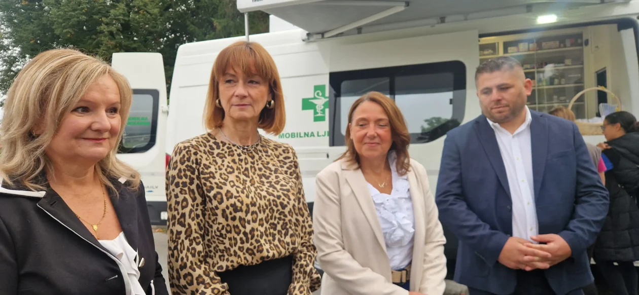 20250917 Bosiljevo 08 Vesna Hajsan-Dolinar, Martina Furdek Hajdin, Irena Hrstić i Igor Župan 20250917 Bosiljevo 08 Vesna Hajsan-Dolinar, Martina Furdek Hajdin, Irena Hrstić i Igor Župan