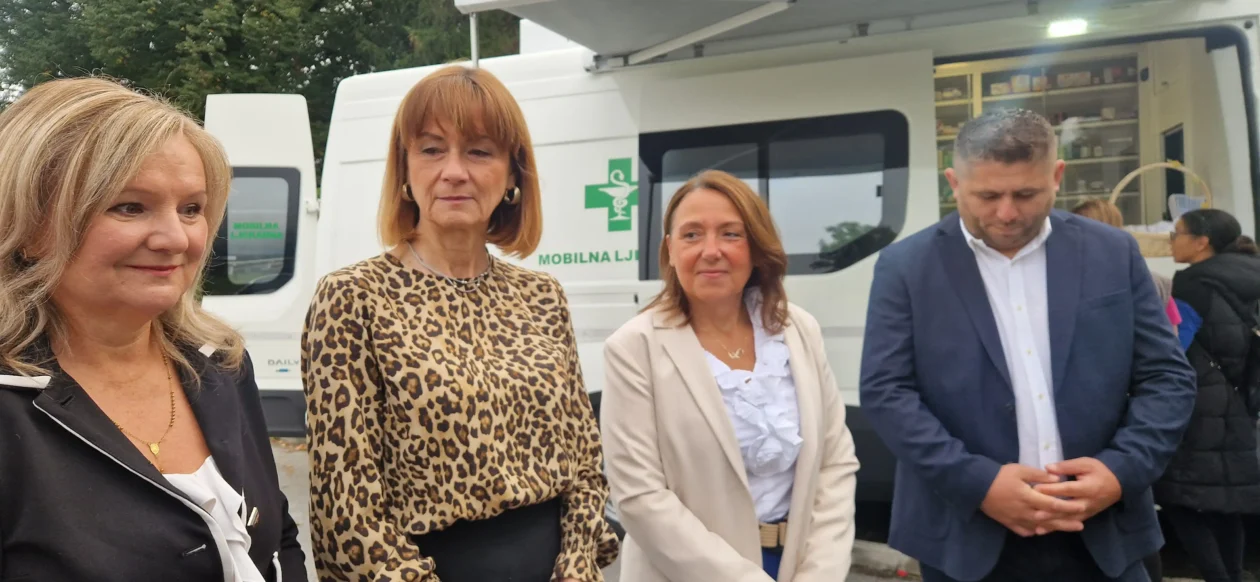 20250917 Bosiljevo 09 Vesna Hajsan-Dolinar, Martina Furdek Hajdin, Irena Hrstić i Igor Župan 20250917 Bosiljevo 09 Vesna Hajsan-Dolinar, Martina Furdek Hajdin, Irena Hrstić i Igor Župan