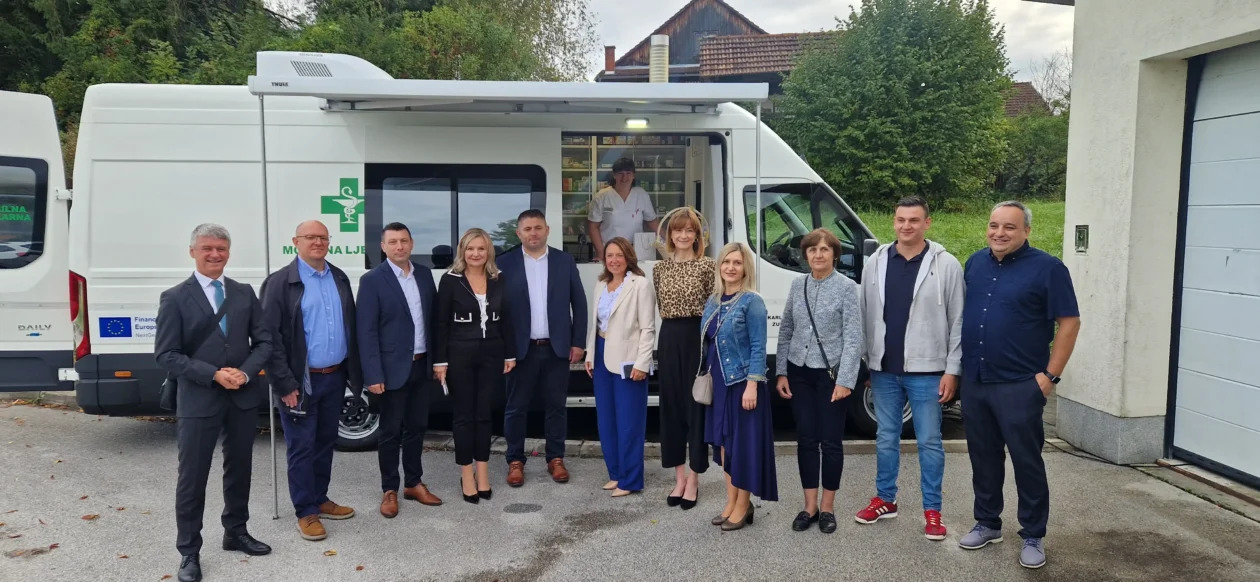 20250917 Bosiljevo 28 Bernardo Pahor, Tomislav Grguraš, Željko Brletić, V. Hajsan-Dolinar, Igor Župan, Irena Hrstić, Anita Barešić, Martina Furdek Hajdin, Snježana Skukan, Janja Furač, Dino Šumar, Ivan Barešić 20250917 Bosiljevo 28 Bernardo Pahor, Tomislav Grguraš, Željko Brletić, V. Hajsan-Dolinar, Igor Župan, Irena Hrstić, Anita Barešić, Martina Furdek Hajdin, Snježana Skukan, Janja Furač, Dino Šumar, Ivan Barešić