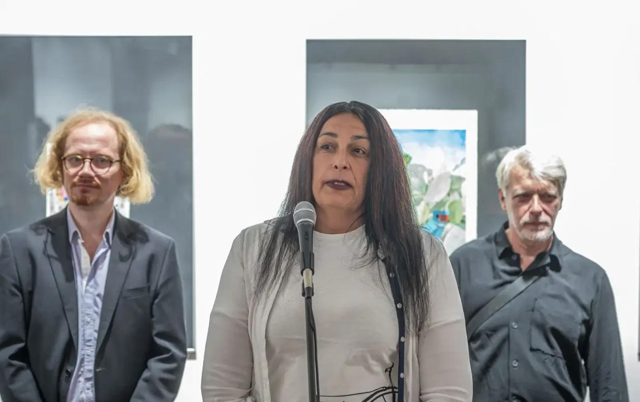 20250918 Galerija Vjekoslav Karas, 10. trijenale akvarela (foto Igor Čepurkovski) 15 Feđa Gavrilović, Aleksandra Goreta i Igor Čulig