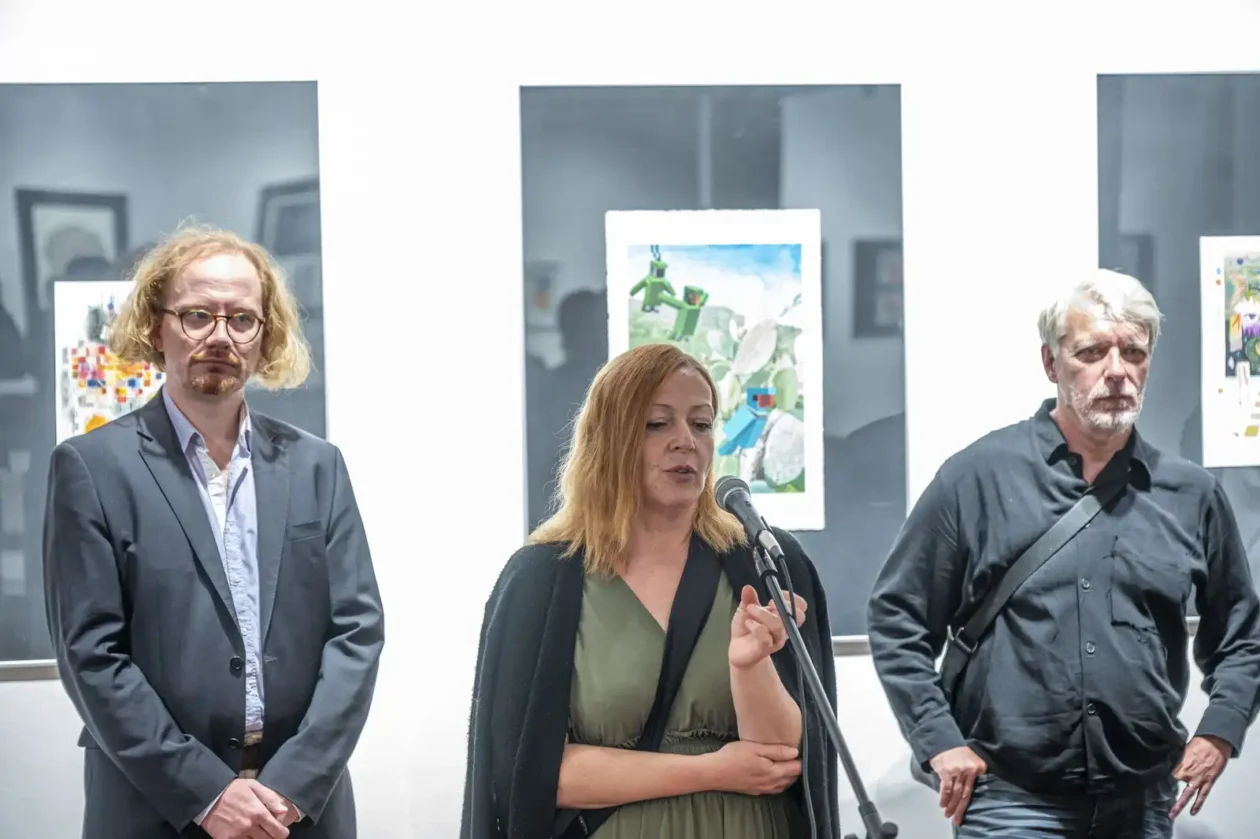 20250918 Galerija Vjekoslav Karas, 10. trijenale akvarela (foto Igor Čepurkovski) 20 Feđa Gavrilović, Romana Tekić i Igor Čulig