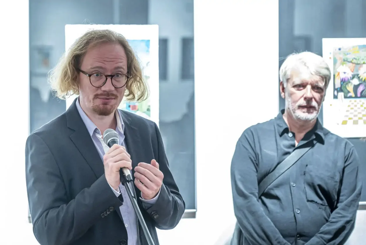 20250918 Galerija Vjekoslav Karas, 10. trijenale akvarela (foto Igor Čepurkovski) 21 Feđa Gavrilović i Igor Čulig