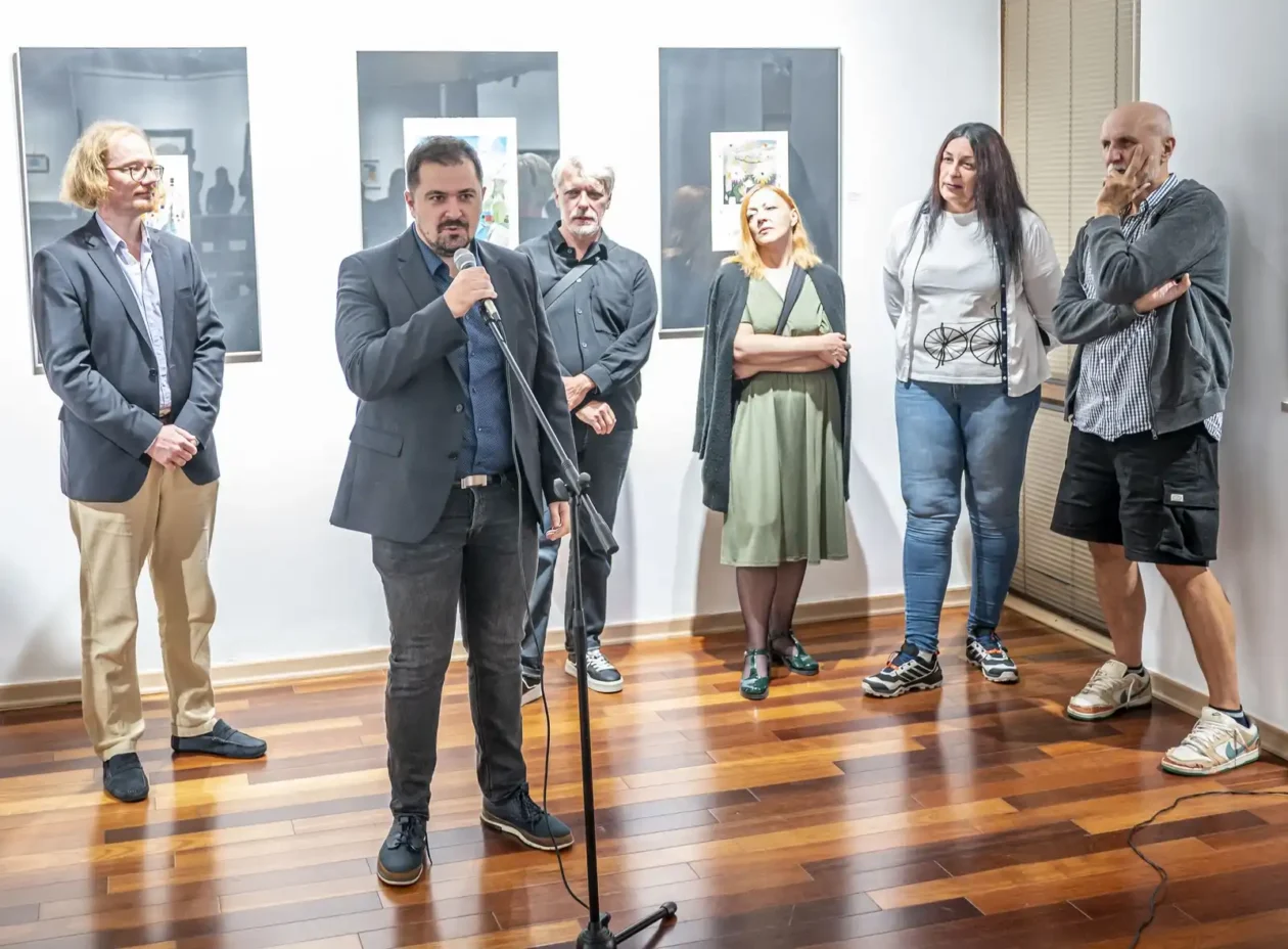 20250918 Galerija Vjekoslav Karas, 10. trijenale akvarela (foto Igor Čepurkovski) 23 Feđa Gavrilović, Mario Jovković, Igor Čulig, Romana Tekić, Aleksandra Goreta i Damir Facan Grdiša