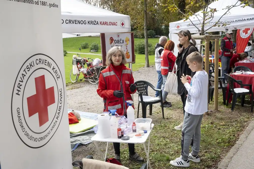 20250927 Sajam udruga Karlovac (foto Igor Čepurkovski) 24 Crveni križ