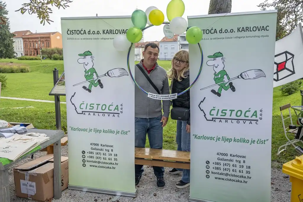 20250927 Sajam udruga Karlovac (foto Igor Čepurkovski) 39 Ranko Gaćeša i Daliborka Jurković