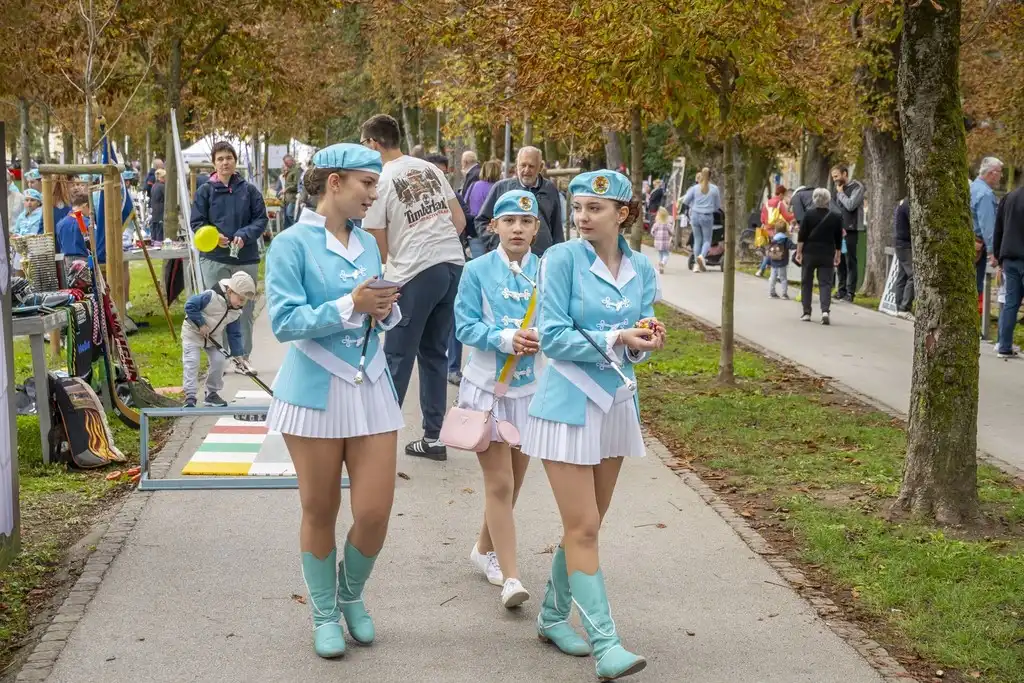 20250927 Sajam udruga Karlovac (foto Igor Čepurkovski) 76 Karlovačke mažoretkinje