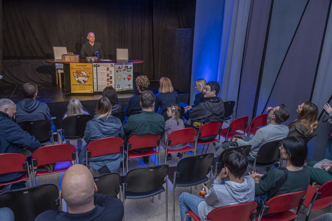 20251006 zakon teatar otvorenje malog kazališta u knjižnici za mlade (13)