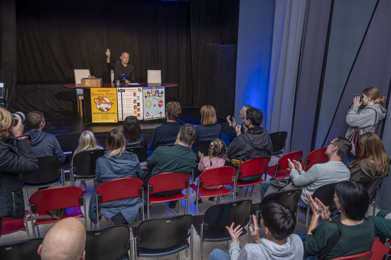 20251006 zakon teatar otvorenje malog kazališta u knjižnici za mlade (14)