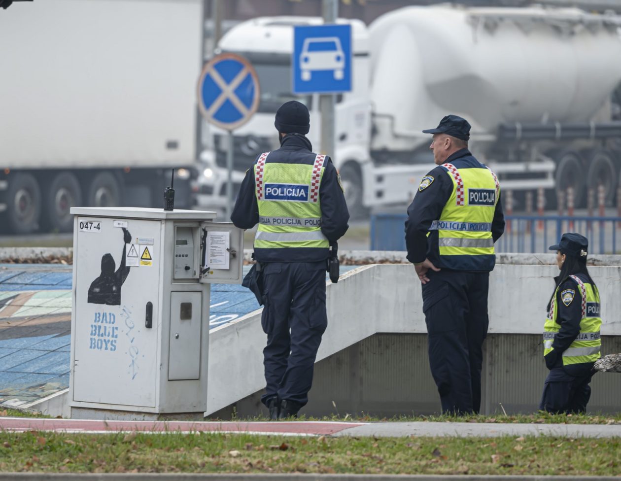 20251007karlovačkim ulicama (7) 20251007karlovačkim ulicama (7)