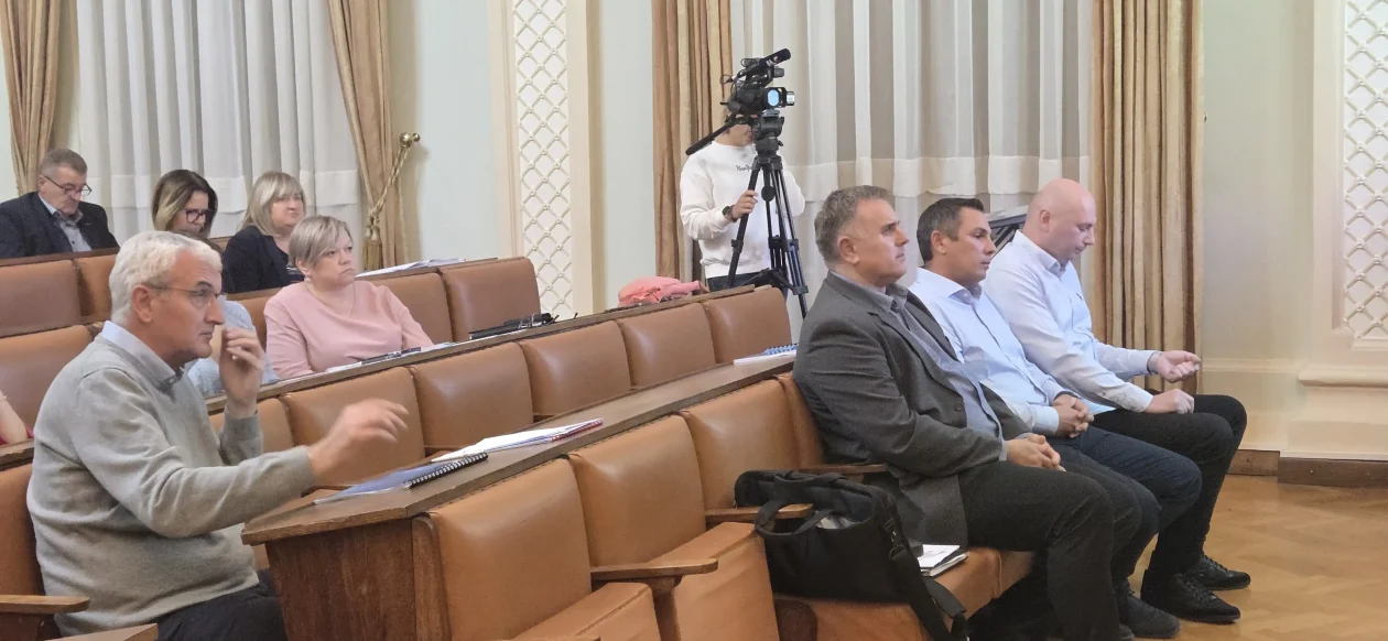 20251009 Gradsko vijeće Karlovac 04 Damir Mandić, Miroslav Vukovojac, Dejan Tomljenović i Luka Jelkovac 20251009 Gradsko vijeće Karlovac 04 Damir Mandić, Miroslav Vukovojac, Dejan Tomljenović i Luka Jelkovac