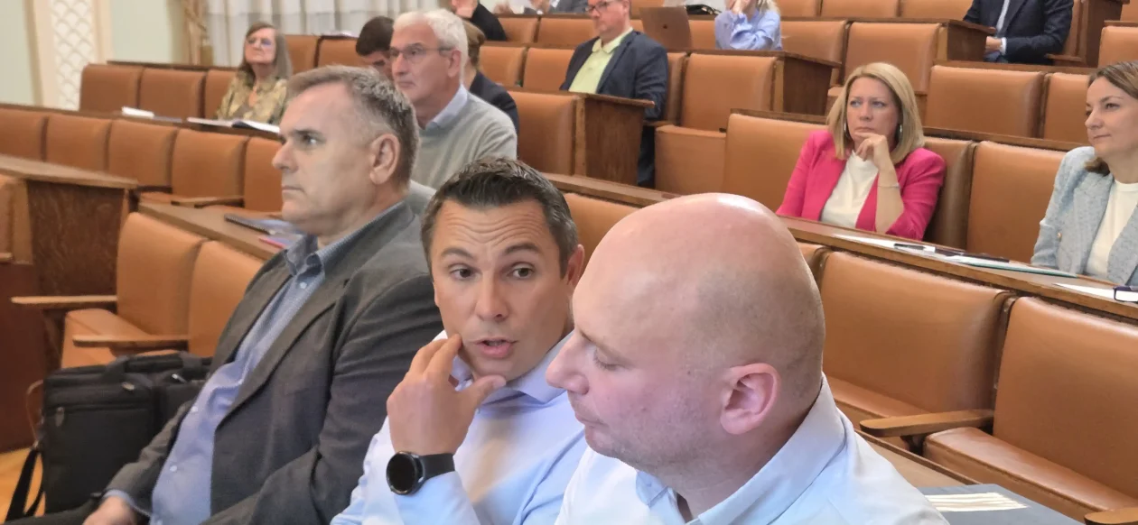 20251009 Gradsko vijeće Karlovac 12 Miroslav Vukovojac, Dejan Tomljenović i Luka Jelkovac 20251009 Gradsko vijeće Karlovac 12 Miroslav Vukovojac, Dejan Tomljenović i Luka Jelkovac