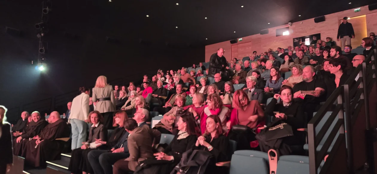 20251027 Kino Edison 05 20251027 Kino Edison 05