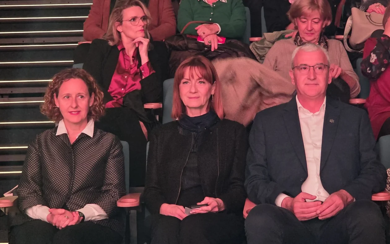 20251027 Kino Edison 06 Nina Obuljen Koržinek, Martina Furdek Hajdin i Damir Mandić 20251027 Kino Edison 06 Nina Obuljen Koržinek, Martina Furdek Hajdin i Damir Mandić