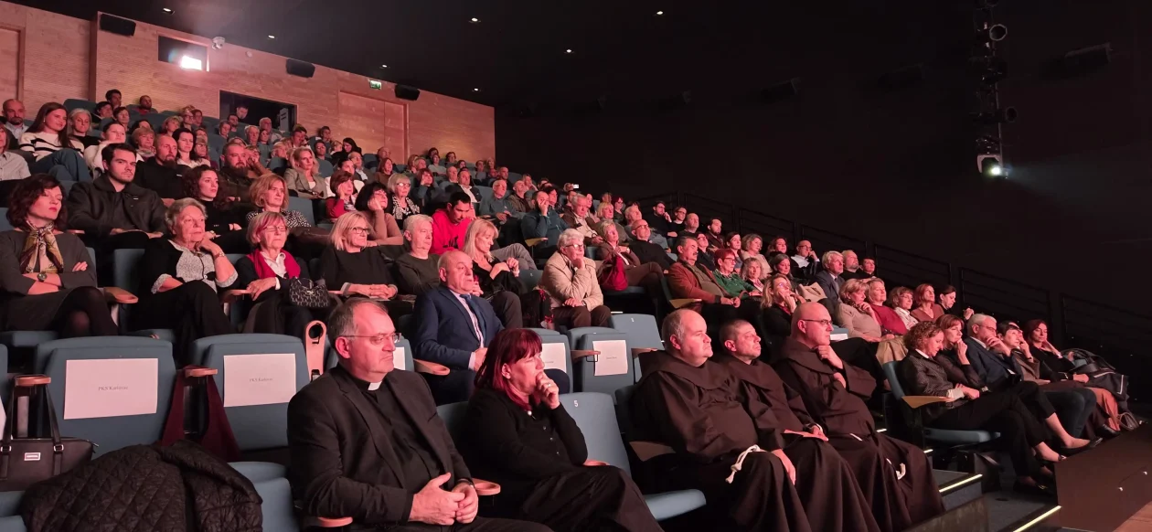 20251027 Kino Edison 08 20251027 Kino Edison 08