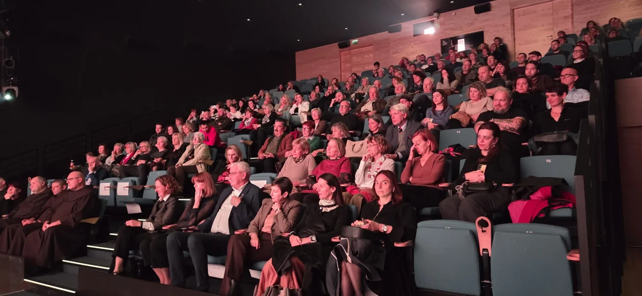 20251027 Kino Edison 09 20251027 Kino Edison 09