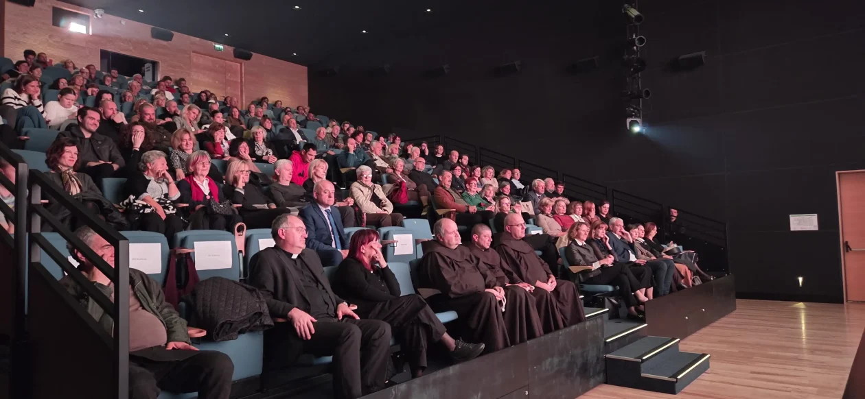 20251027 Kino Edison 10 20251027 Kino Edison 10