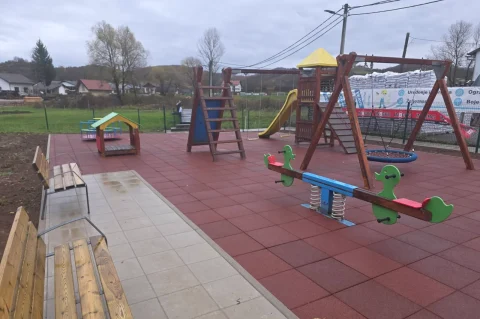 20251103 Krnjak – dječje igralište 01 (foto Općina Krnjak)