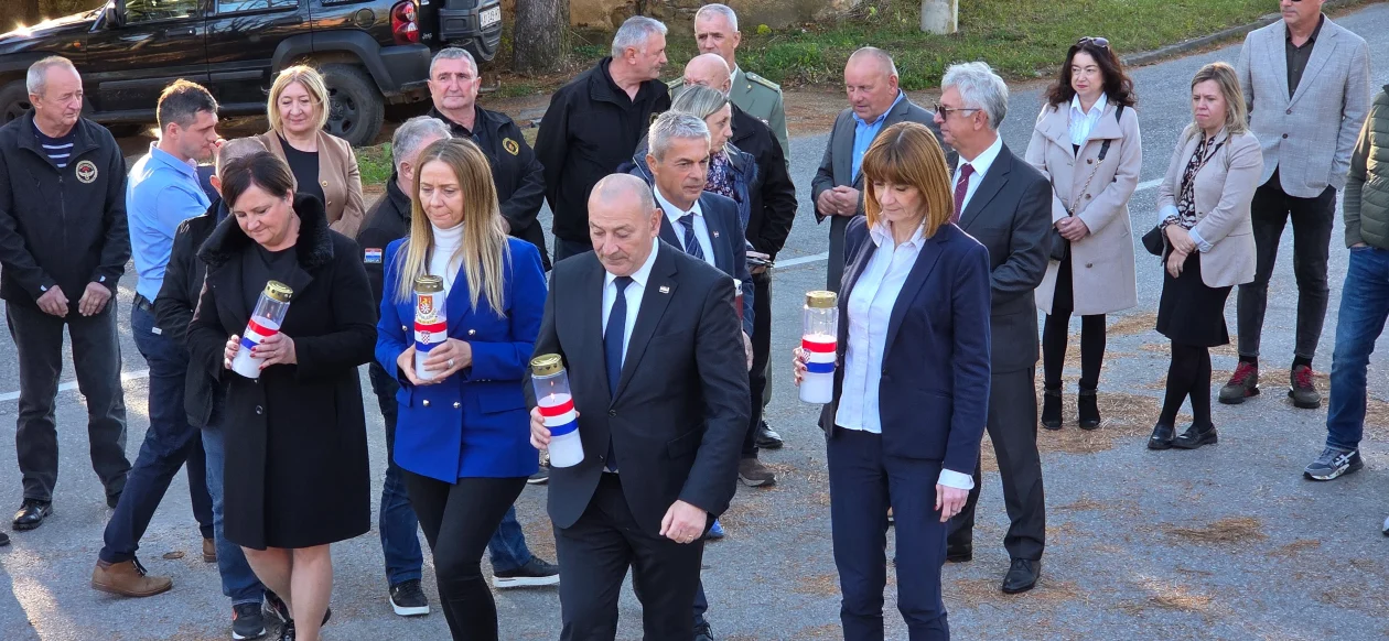 20251114 Donji Lađevac 02 Anđelka Salopek, Mirjana Puškarić, Tomo Medved i Martina Furdek Hajdin