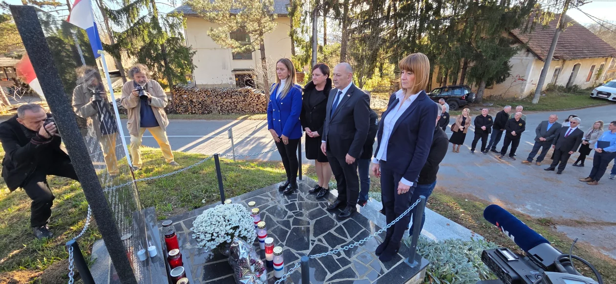 20251114 Donji Lađevac 06 Mirjana Puškarić, Anđelka Salopek, Tomo Medved i Martina Furdek Hajdin