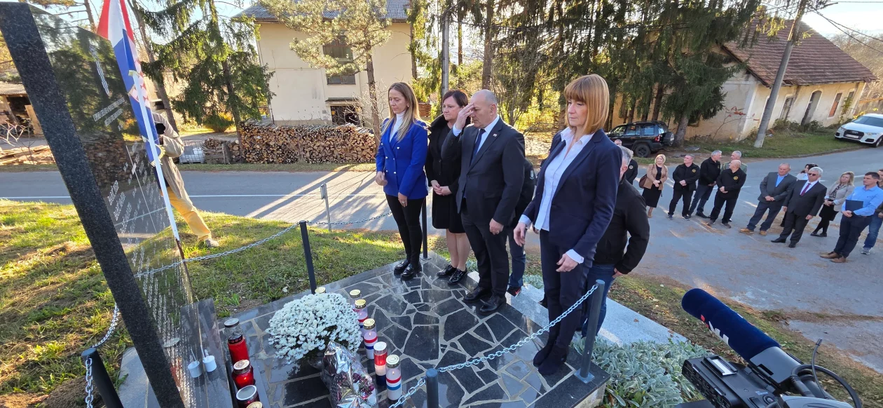 20251114 Donji Lađevac 07 Mirjana Puškarić, Anđelka Salopek, Tomo Medved i Martina Furdek Hajdin