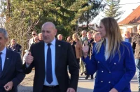 20251114 Donji Lađevac 09 Davor Huška, Tomo Medved i MIrjana Puškarić