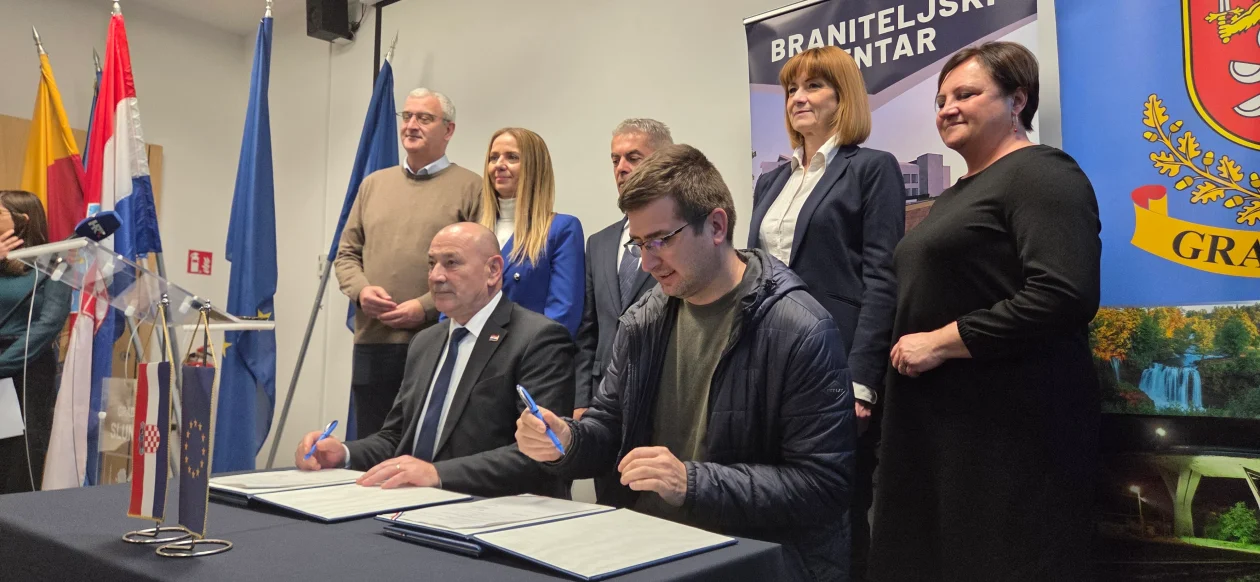 20251114 Rastoke 16 Damir Mandić, Mirjana Puškarić, Davor Huško, Martina Furdek Hajdin, Anđelka Salopek, Tomo Medved i Mario Biljan