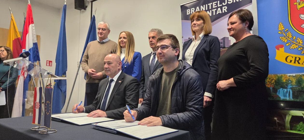 20251114 Rastoke 18 Damir Mandić, Mirjana Puškarić, Davor Huško, Martina Furdek Hajdin, Anđelka Salopek, Tomo Medved i Mario Biljan