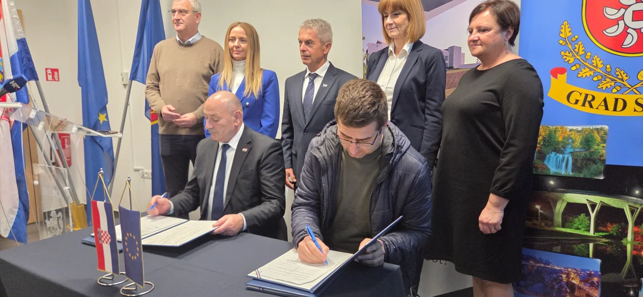 20251114 Rastoke 20 Damir Mandić, Mirjana Puškarić, Davor Huško, Martina Furdek Hajdin, Anđelka Salopek, Tomo Medved i Mario Biljan