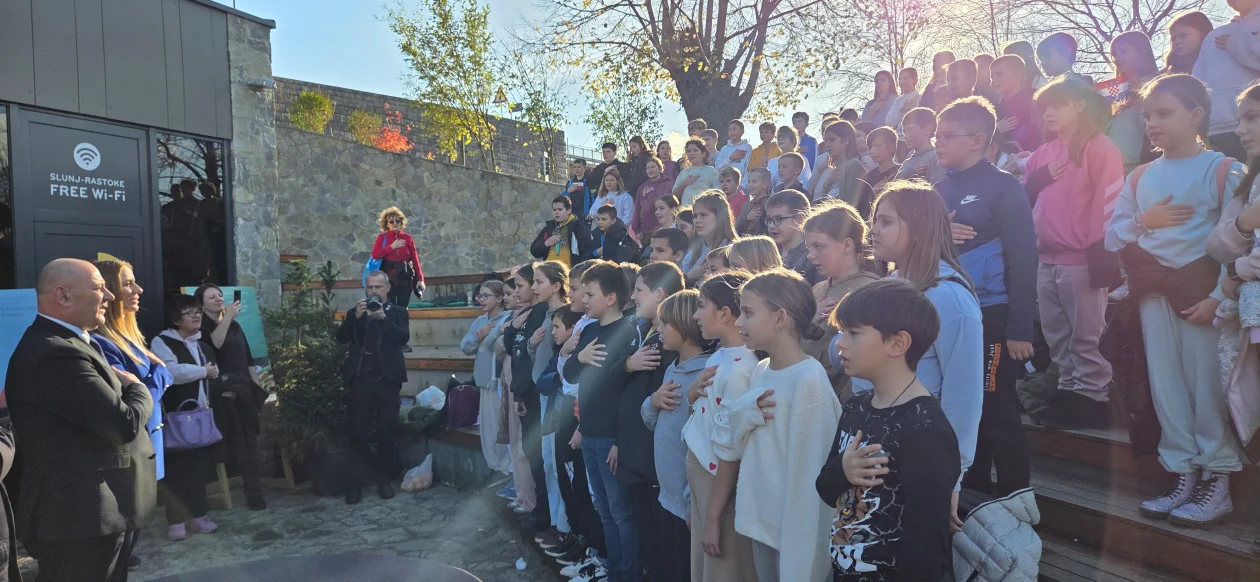 20251114 Rastoke 33 Tomo Medved, Mirjana Puškarić i Osnovna škola Rudeš