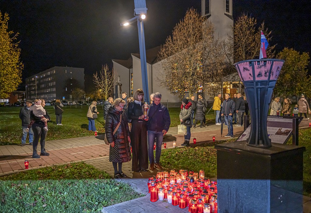 20251117 paljenje svijeća i misa za Vukovar (15)