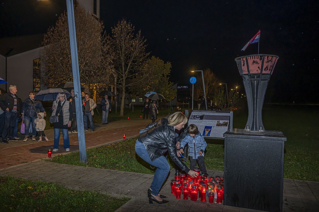 20251117 paljenje svijeća i misa za Vukovar (28)