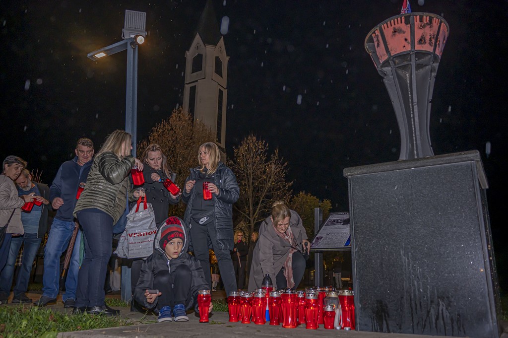 20251117 paljenje svijeća i misa za Vukovar (31)