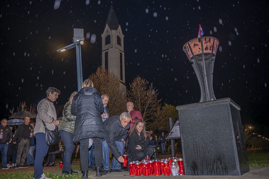 20251117 paljenje svijeća i misa za Vukovar (32)