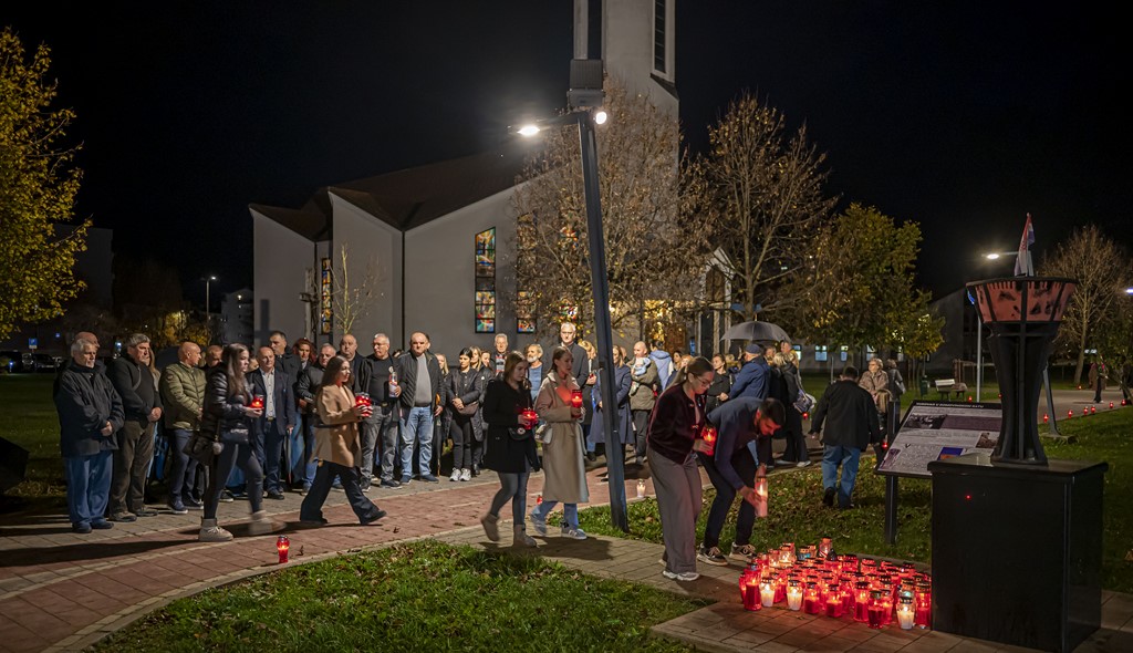 20251117 paljenje svijeća i misa za Vukovar (5)