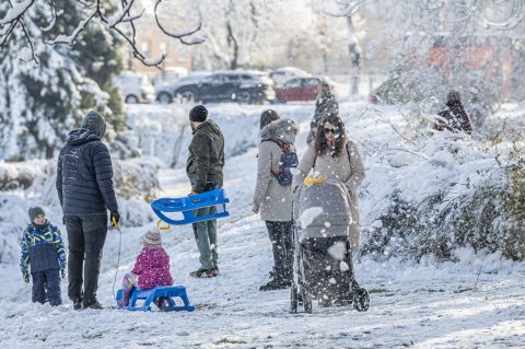 20251123 karlovačkim ulicama snijeg (4)