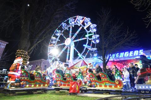 Bjelovar: Grad nikad ljepši u blagdanskom ruhu, a i Advent je najraskošniji ikad Bjelovar: Grad nikad ljepši u blagdanskom ruhu, a i Advent je najraskošniji ikad