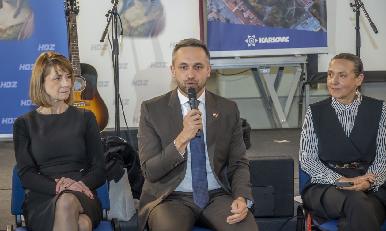 20251201 Veleučilište u Karlovcu (foto Igor Čepurkovski) 18 Martina Furdek Hajdin, Marin Piletić i Irena Hrstić