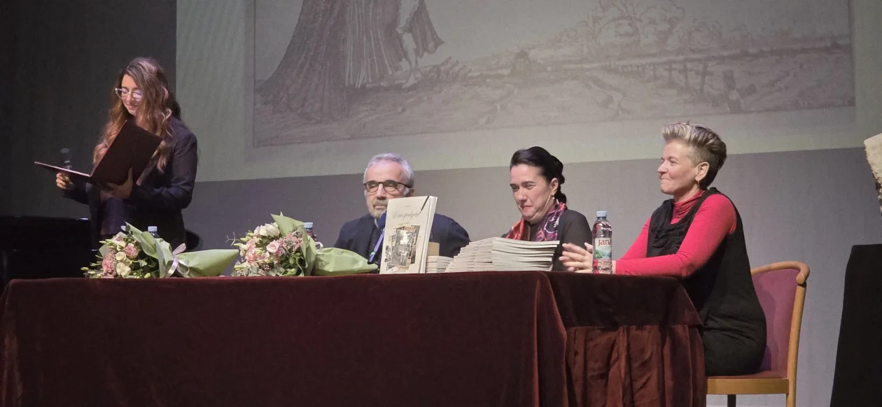 20251202 Gradsko kazalište Zorin dom 06 Dora Gornik, Ognjen Kraus, Tamara Jurkić Sviben i Tena Korkut