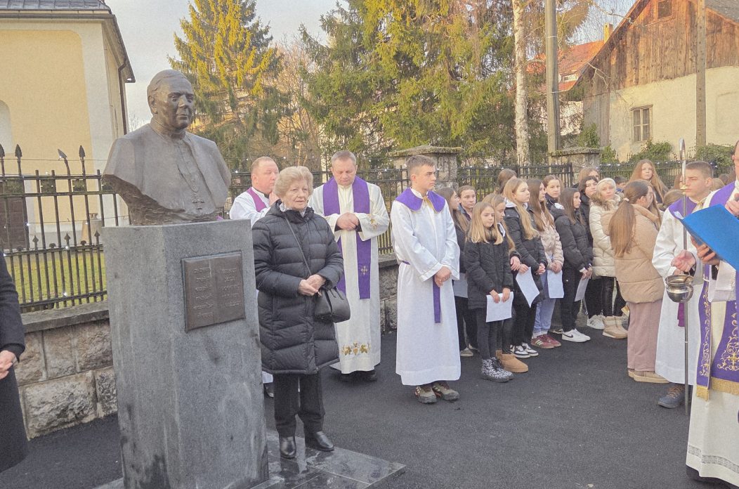 20251219 Slunj 14 Mirjana Puškarić, NN i Marko Medo