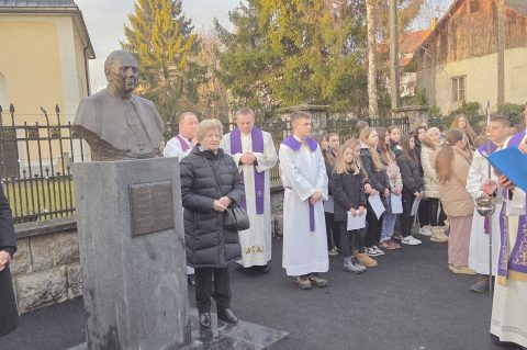 20251219 Slunj 14 Mirjana Puškarić, NN i Marko Medo 20251219 Slunj 14 Mirjana Puškarić, NN i Marko Medo