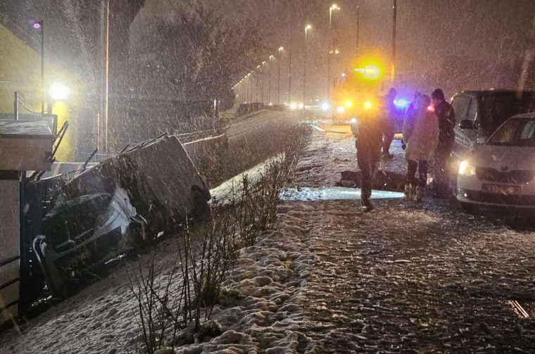 20251224 Prilaz Većeslava Holjevca, Karlovac, prometna nesreća 01