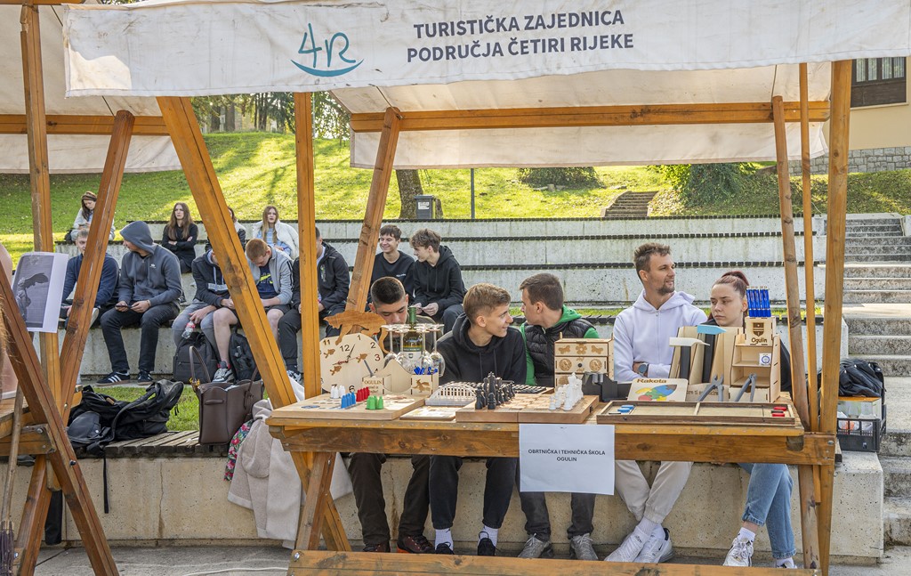 20251914 Sajam srednjih škola u Duga resi (10) 20251914 Sajam srednjih škola u Duga resi (10)