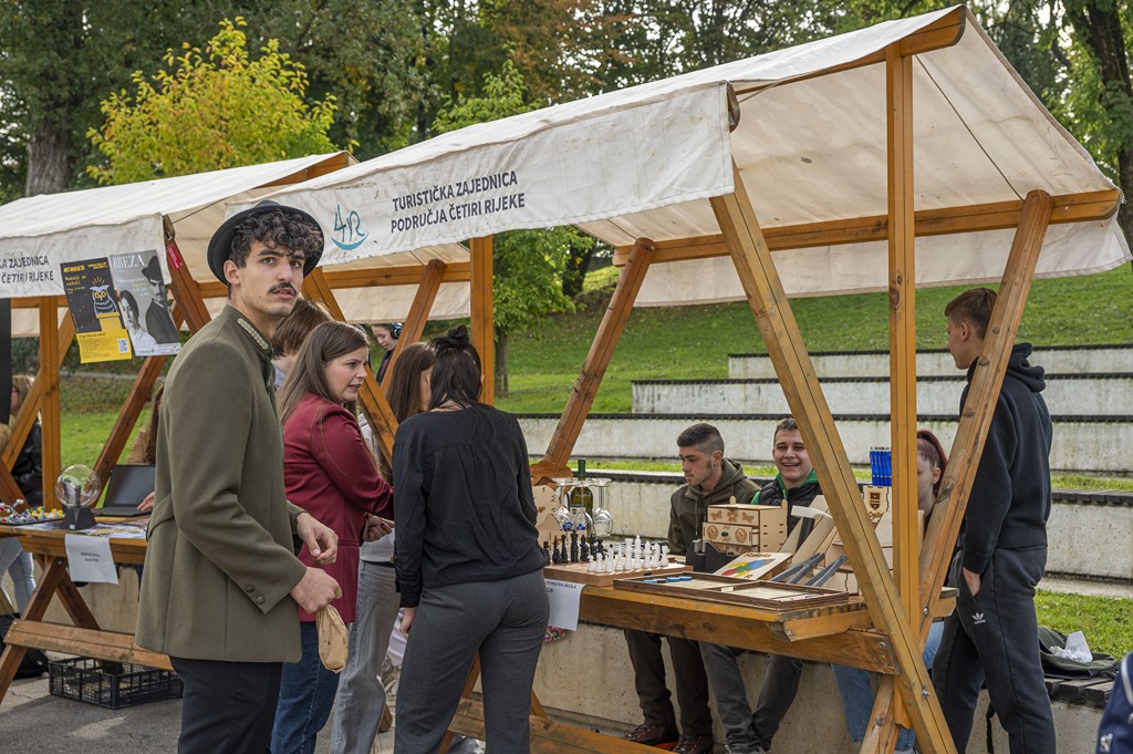 20251914 Sajam srednjih škola u Duga resi (2) 20251914 Sajam srednjih škola u Duga resi (2)