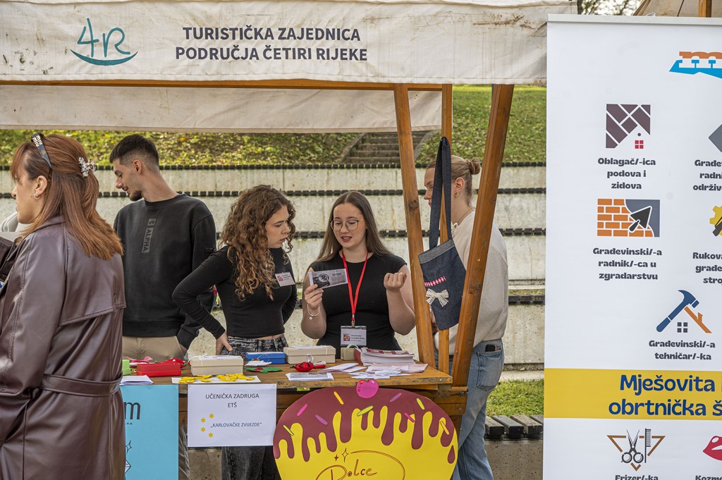 20251914 Sajam srednjih škola u Duga resi (27) 20251914 Sajam srednjih škola u Duga resi (27)