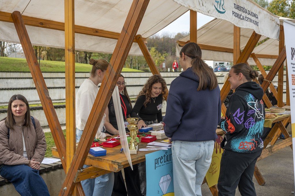 20251914 Sajam srednjih škola u Duga resi (3) 20251914 Sajam srednjih škola u Duga resi (3)