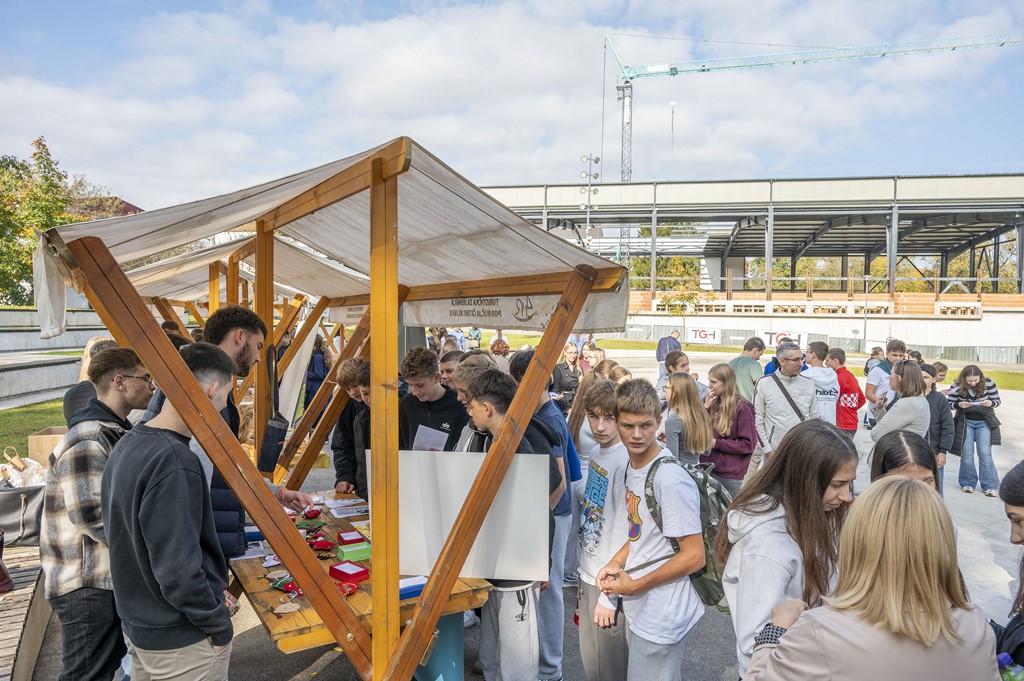 20251914 Sajam srednjih škola u Duga resi (5) 20251914 Sajam srednjih škola u Duga resi (5)